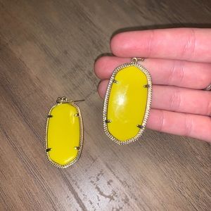 Danielle Kendra Scott Earrings in Yellow
